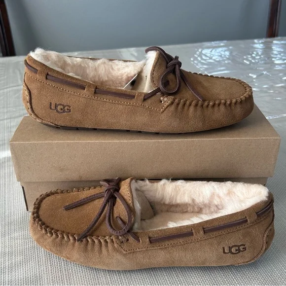 UGG DAKOTA SUEDE SLIPPERS - Picture 1 of 7